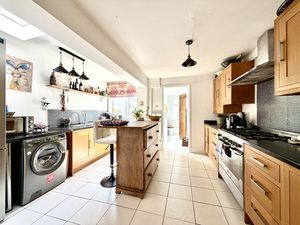 Kitchen Breakfast Room- click for photo gallery